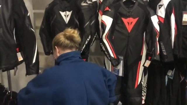 |СТРИМ| Всё об мотоэкипировке от Инны и команды Глобус Мото смотреть онлайн