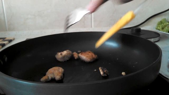 Телячьи мозги под смородиновым соусом.