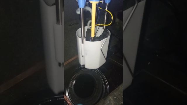 Замена насоса в баке Шкода Октавия А5 смотреть онлайн
