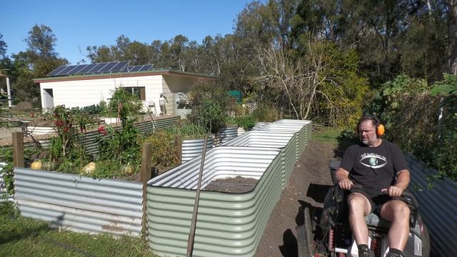 Dirt CHEAP But PREMIUM Way to Fill LOTS of Raised Garden Beds смотреть онлайн