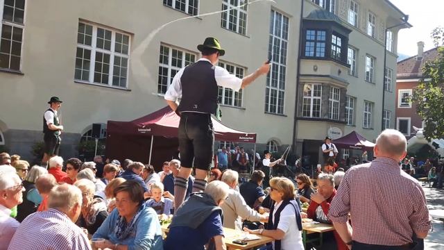 Тирольско-баварские танцы с кнутом:) смотреть онлайн