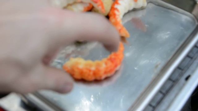 Уличные торговцы возле золотой горы в Бангкоке смотреть онлайн