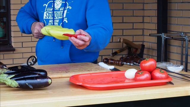 СОЧНЕЙШИЙ ШАШЛЫК ИЗ ГОВЯДИНЫ. СОБСТВЕННЫЙ МАРИНАД. ТЕПЛЫЙ САЛАТ. шашлык маринад смотреть онлайн