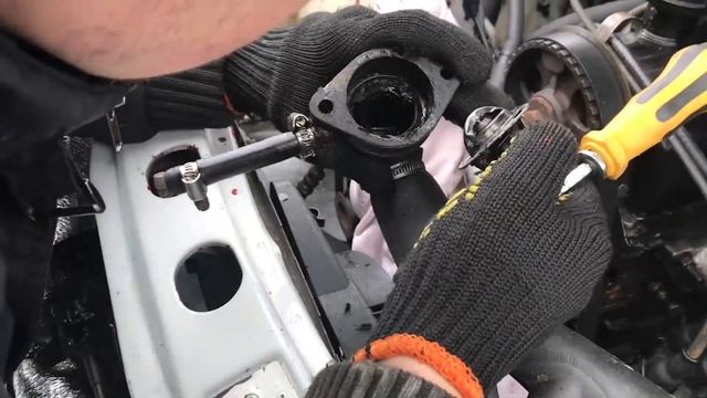 ЗАМЕНА ТЕРМОСТАТА FORD SiERRA 2 ЛИТРА OHC ДВИГАТЕЛЬ