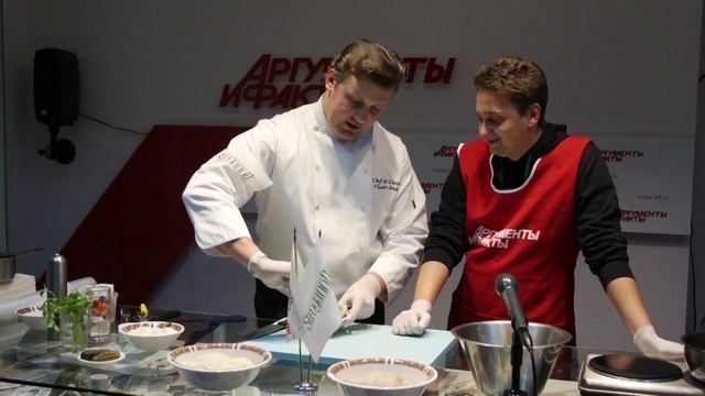 Аиф. Еда по-питерски: котлета из судака с солёным огурцом смотреть онлайн