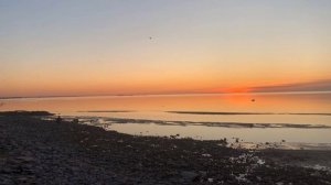 солнышко смеётся.