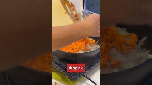 КУРИНАЯ ПЕЧЕНЬ С ЛУКОМ И МОРКОВЬЮ НА СКОВОРОДЕ #Рецепты #short