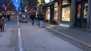 Stockholm Walks: Drottninggatan. The pretty part at dusk. Central Stockholm street life, March 2021