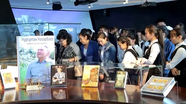 ОТЛИЧНИКИ УЧЕБЫ ИЗ ЖАМБЫЛСКОЙ ОБЛАСТИ В БИБЛИОТЕКЕ ЕЛБАСЫ смотреть онлайн