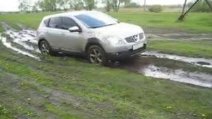 Nissan qashqai in mud
