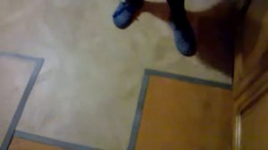 отрезание и приклеивание плитки пвх