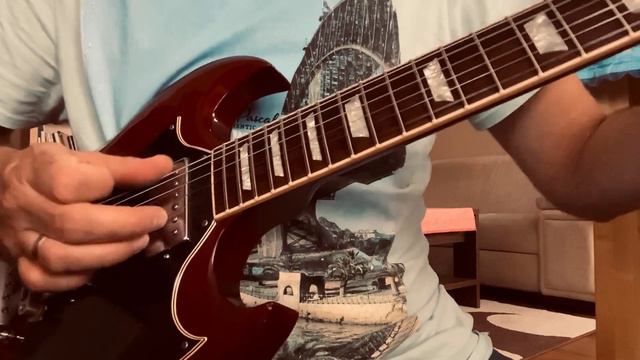 My pimped Gibson SG in bedroom action смотреть онлайн
