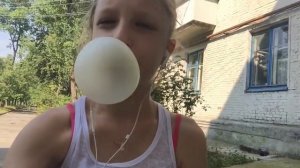 Самый большой пузырь из жвачки)))