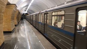 Метропоезд 81-717/714.6 «Номерной-Шестёрка» станция метро Окружная