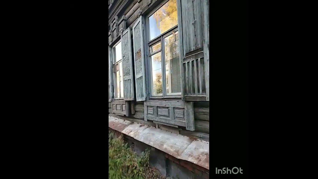 Экзотика городской жизни. В таких домах живут люди....