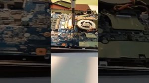 ЗАМЕНА ТЕРМОПАСТЫ В НОУТБУКЕ SONY VAIO SVE151G13V! (видео вертикальное)