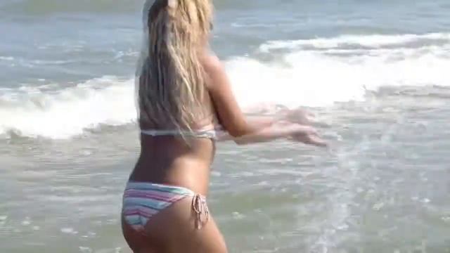 С подругой на пляже смотреть онлайн