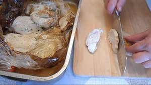 Куриная грудка маринованная в кефире и запеченная в рукаве для запекания.