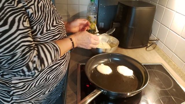 Быстрые и лёгкие оладушки , готовлю на завтрак смотреть онлайн