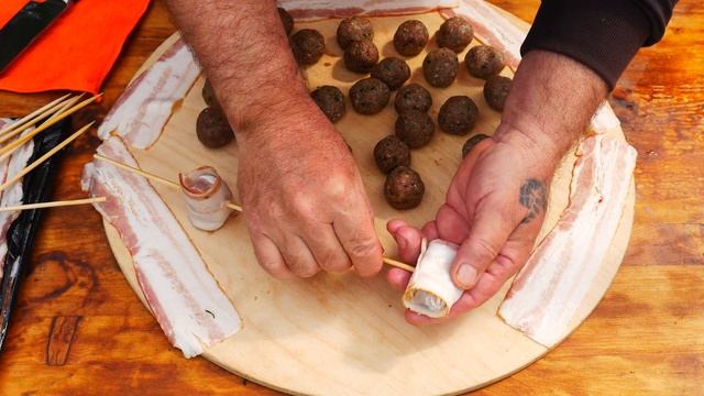 СОЧНЕЕ ШАШЛЫКА - МЯСНОЙ КОЛОБОК в БЕКОНЕ и СОУСЕ на МАНГАЛЕ