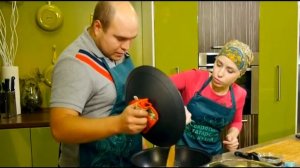 Певица Айгуль ХИСМАТУЛЛИНА готовит Овощное рагу с курицей. Телепроект "Секреты татарской кухни".