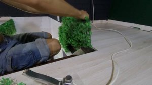 Оформление лестничного проема ( искусственная трава в модулях)