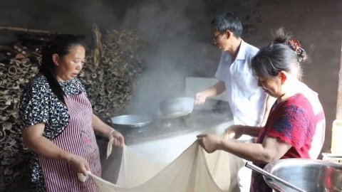 帮隔壁户做饭,聊到小拾妹,隔壁户都想她了【幺妈和幺叔】