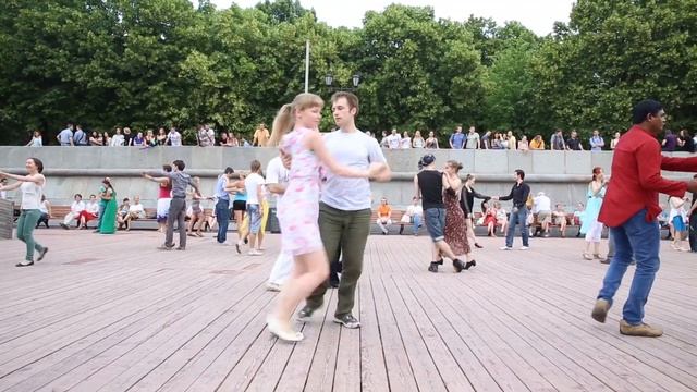Летние Танцы на Фрунзенской набережной смотреть онлайн