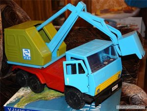Настоящие игрушки времён СССР. Грузовые машинки
