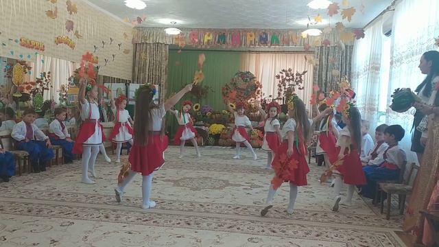 Танец с листочками (старшая группа) смотреть онлайн