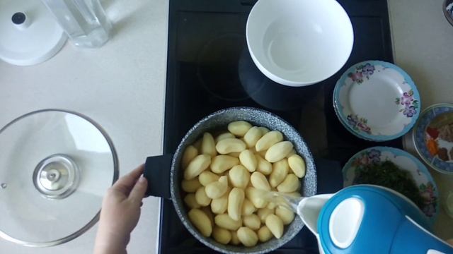 Молодой картофель со свиными рёбрышками смотреть онлайн