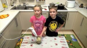 Дети готовят торт. Рецепт от Вани и Насти. Как быстро приготовить торт."