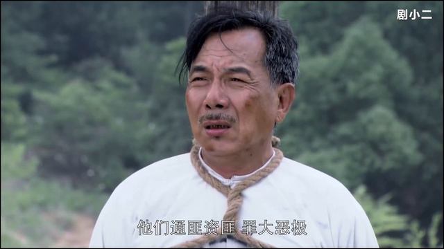 市長毆打刑場救人的窮小伙，哪料對方換一身衣服，軍銜比他還大！【抗日】