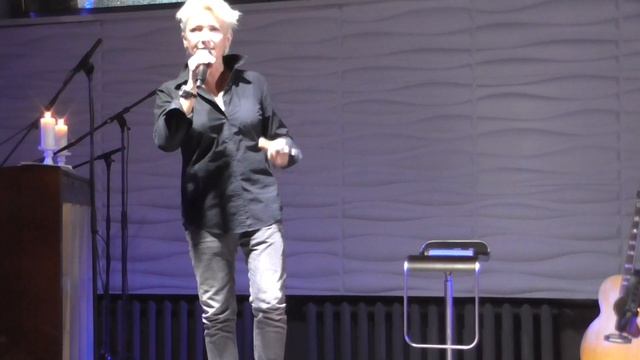 Акустика Дианы Арбениной в клубе PM Loft. 30.05.2015. Стихи+Она выпускает змей. смотреть онлайн