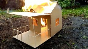 Горит дом из картона! | A small house is on fire!