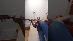 играю на гитаре группа крови на рукаве