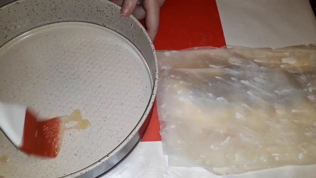 Пирог помятый с творогом, черной смородиной смотреть онлайн