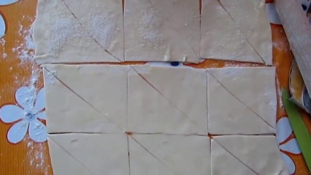 Видео-рецепт: Рогалики из слоеного теста