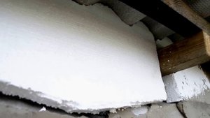 Дом из земли.Крыша с Шифера.Как соединить Крышу и Стены Своими руками?Пенопласт.