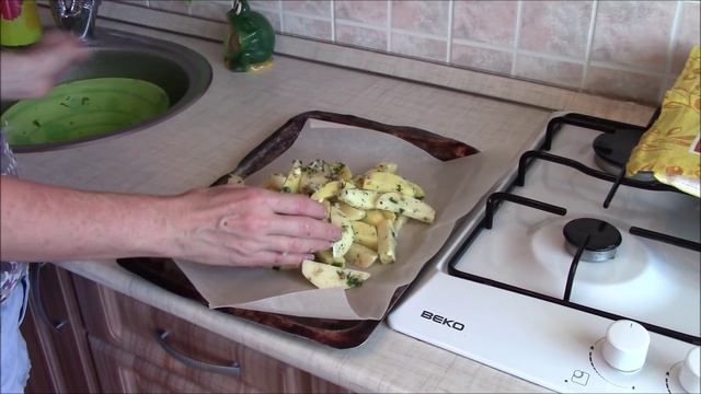 Картофель, запеченный в духовке.