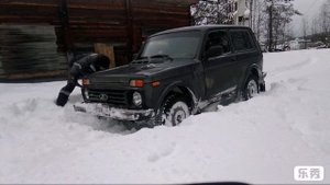 ВАЗ-21214 "Нива" в снегу