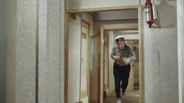 Полосатый рейс ===  Звери вышли из клеток = реверсом смотреть онлайн