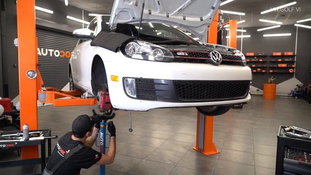 Как заменить пружину передней стойки амортизатора VW GOLF 6 (5K1) [ВИДЕОУРОК AUTODOC]Как заменить пр