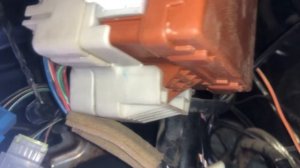 Где находится блок комфорта на автомобиле Mitsubishi Lancer 9