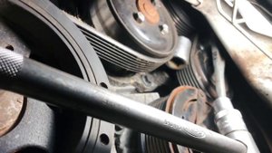 Замена ремня генератора Nissan Serena H26, MR20DD