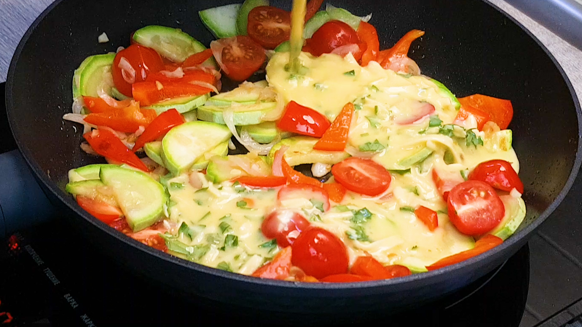 Фриттата с кабачками. На завтрак или перекус. Frittata with zucchini. For breakfast, lunch or dinner смотреть онлайн