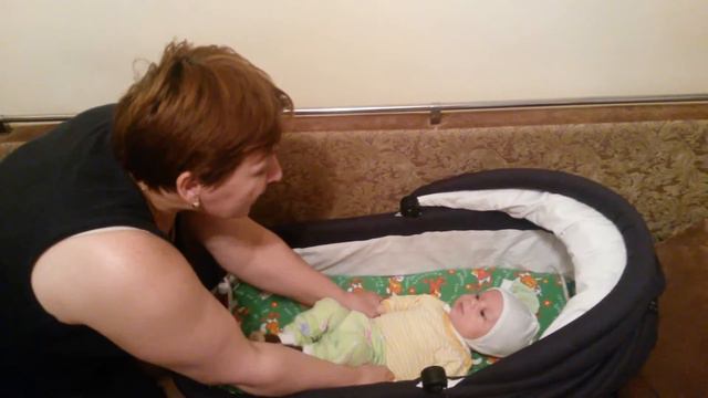 Бабуля играет с внуком Растем вместе 10 недель \ Granny plays with grandson Growing Together 10 wee смотреть онлайн