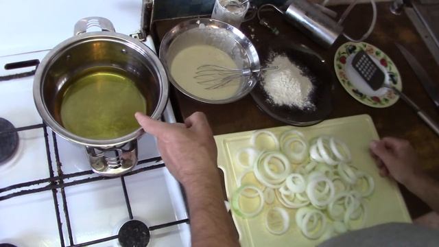 Пивные луковые кольца / Ужин папы Карло смотреть онлайн