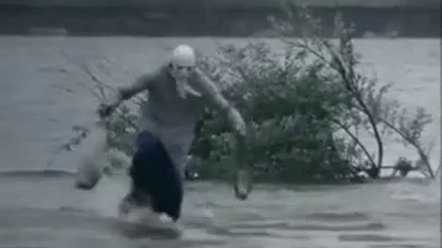 Как хорошо на белом свете жить! Эх, хорошо по серым лужам прыг!!! смотреть онлайн