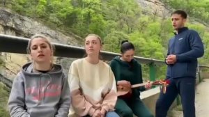 КЕРЧЫ БÆСТÆ ОСЕТИНЫ ПОЮТ НАРОДНУЮ ПЕСНЮ О ВЕТЕРАНАХ КЕРЧИ